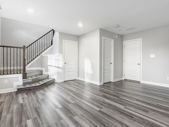 4th image of 342 Fairfax Way