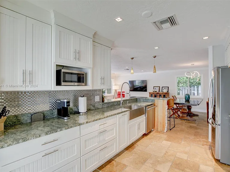 309 Oak St — Photo 32