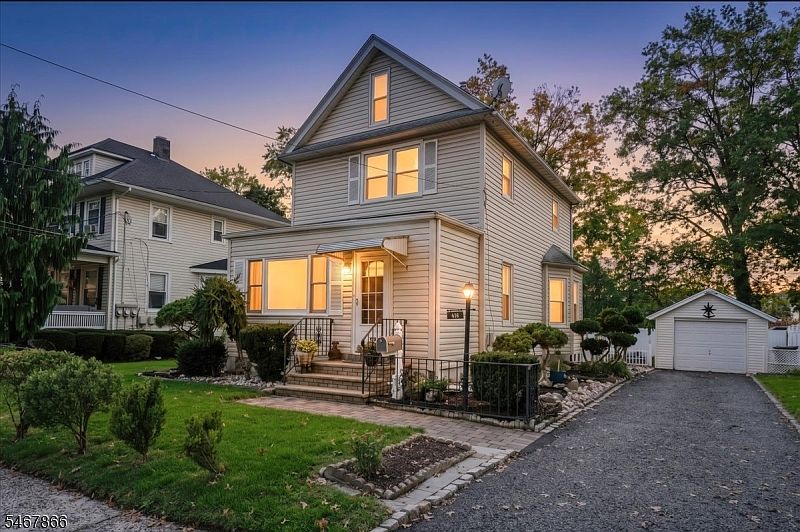 1st image of 416 Forest Rd