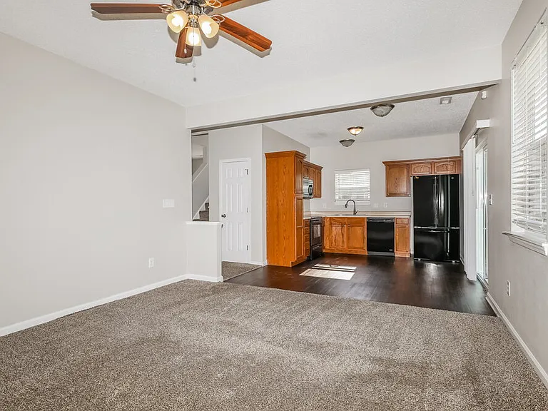 672 Cloverfield Ln — Photo 8