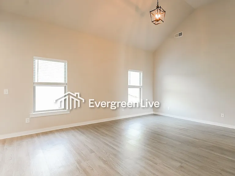 11 Wolf Ln — Photo 5