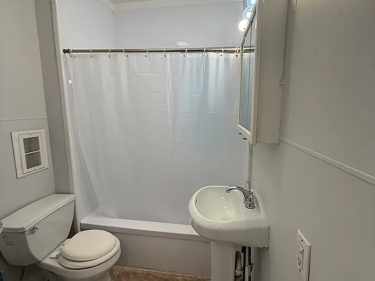 29-31 Ellicott St #31 — Photo 15