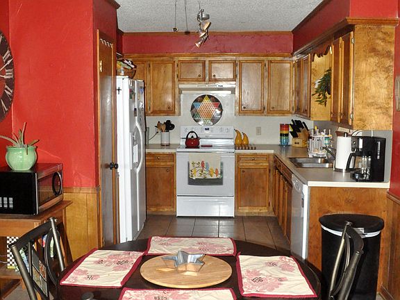 4th image of 914 Scarlet Oak St