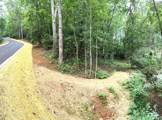 32 Village Cir W, Franklin, NC 28734