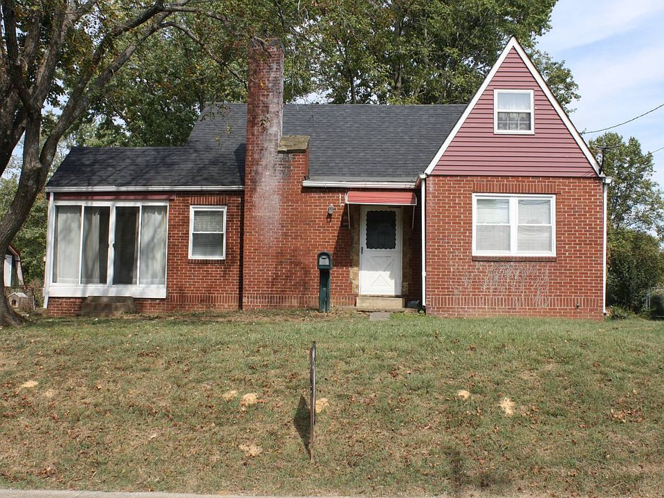 1st image of 206 E Poplar St