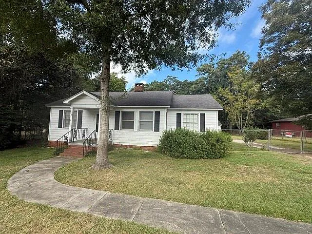 2250 W Hillwood Dr