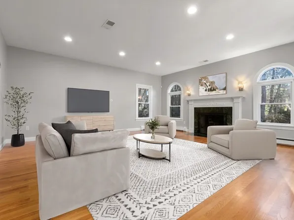 370 West St, Dedham, MA 02026