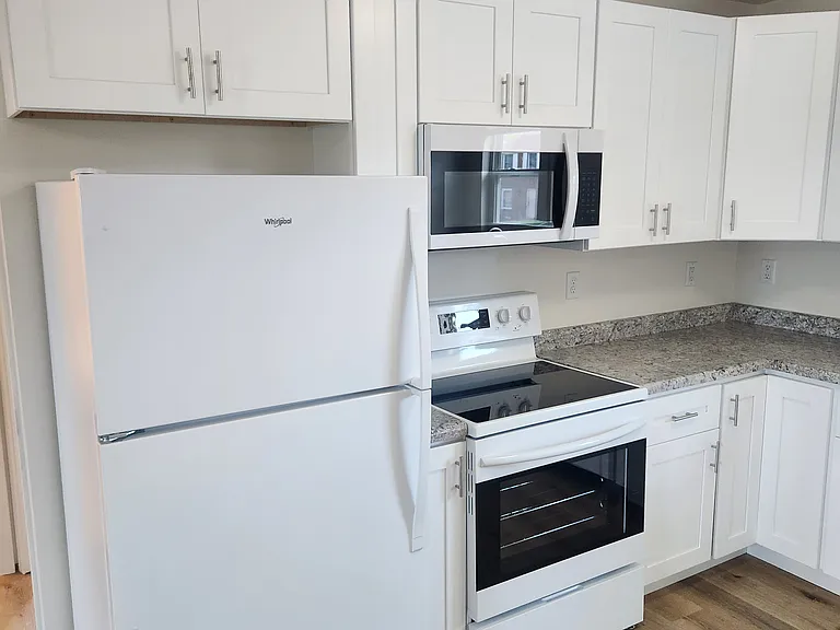 Jackson Pl — Photo 1