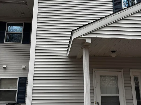 1307 Greenwich Dr, Albany, NY 12203