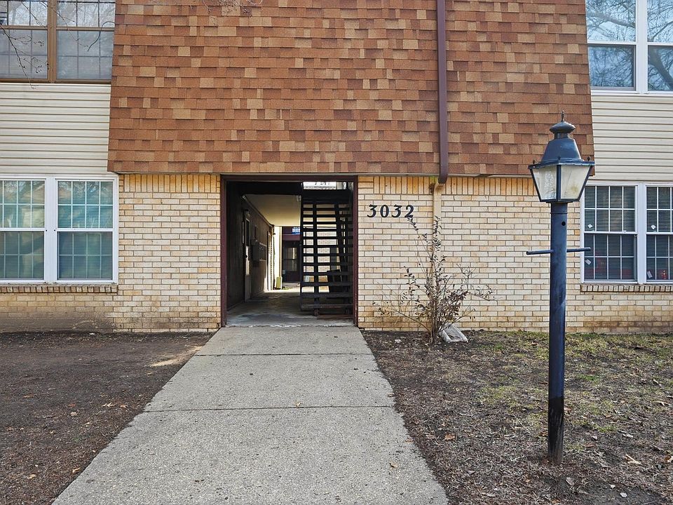 1st image of 3032 SW Lydia Ave APT 103