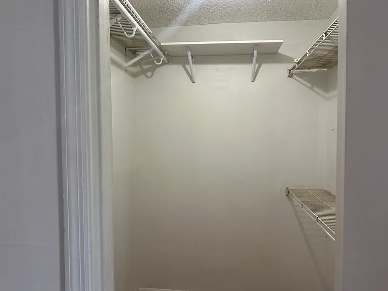 303 Granville Ct #303 — Photo 7