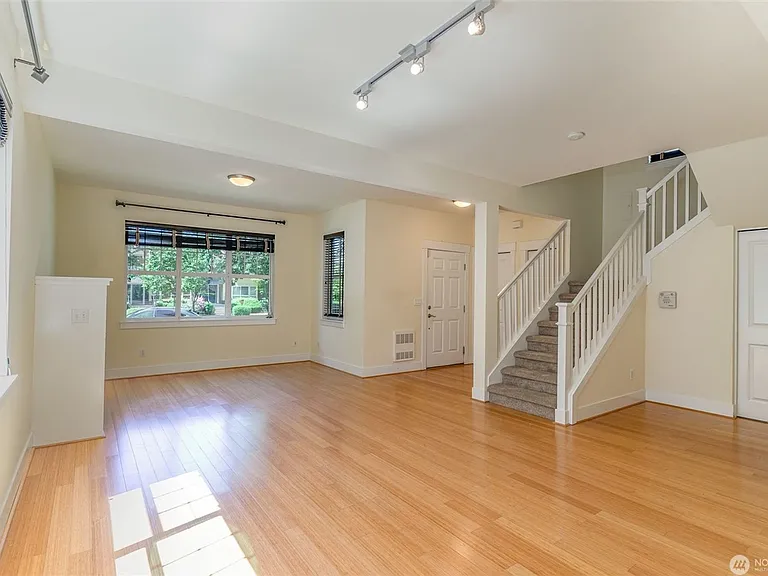 1774 25th Ave NE — Photo 2