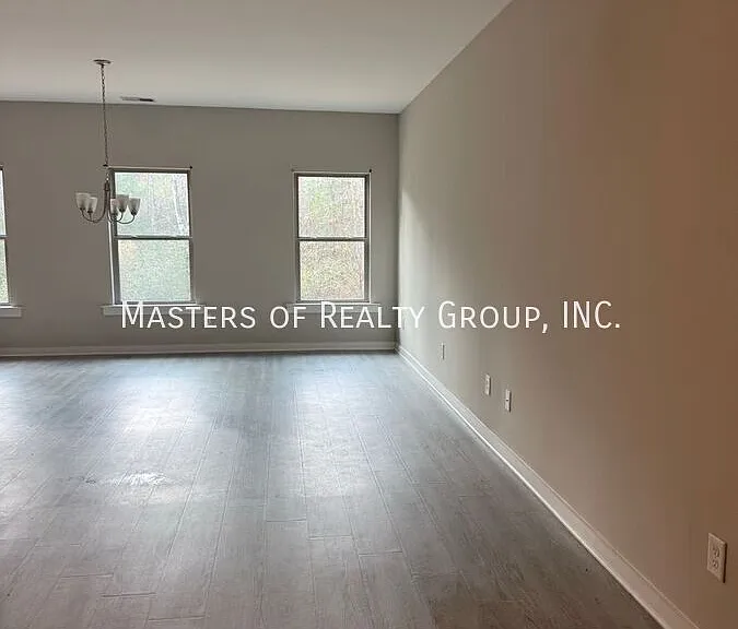401 White Oak Cir — Photo 2