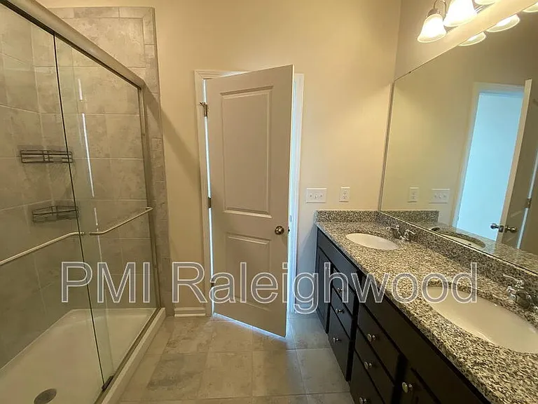 2124 Fox Chapel Pl — Photo 25
