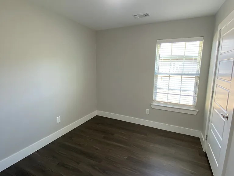 1032 Ray Dr — Photo 9