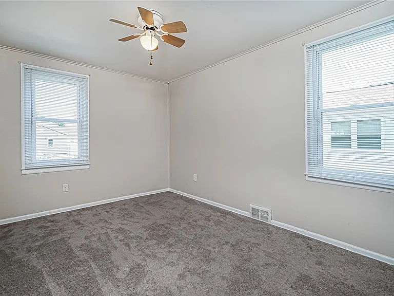 210 New Haven Ln — Photo 12