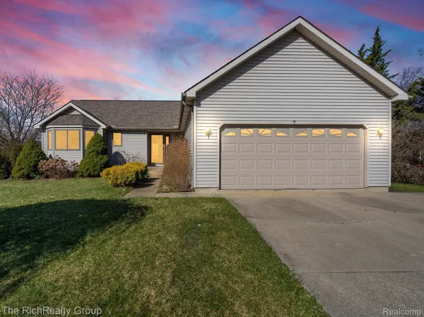 14292 Seymour Rd, Linden, MI 48451
