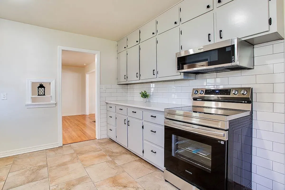 3 bed, 1702 sqft, $1,700 — Photo 4