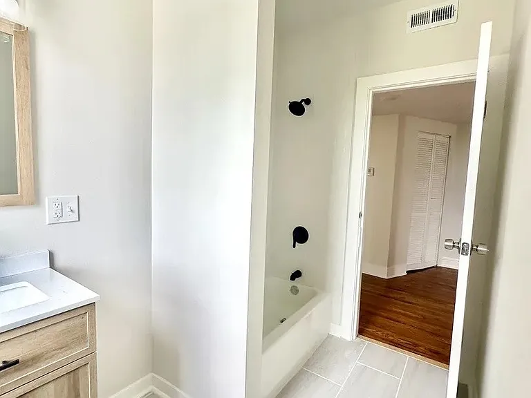 3701 W Division St #2 — Photo 13
