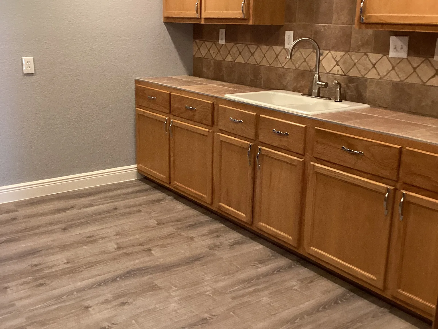 4 bed, 1408 sqft, $1,650 — Photo 2