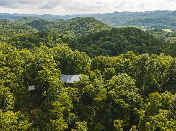 12457 Veterans Memorial Hwy, Fort Blackmore, VA 24250
