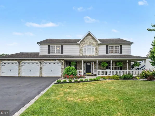 192 Fairway Dr, Denver, PA 17517