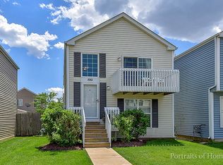 1661 Victoria Park Cir, Aurora, IL 60504