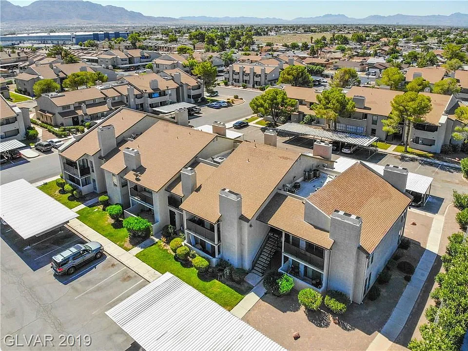 2961 Country Manor Ln