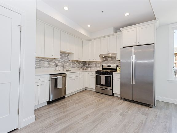 4th image of 92-94 George St #203