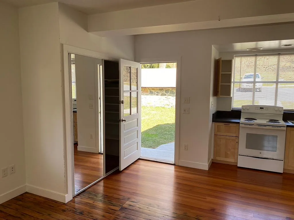 7422 Springfield Ave — Photo 4