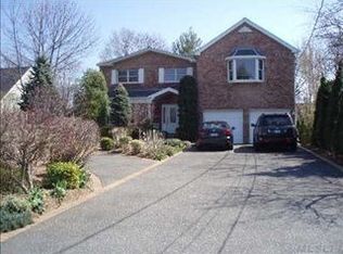 1960 Norshon Rd, Merrick, NY 11566