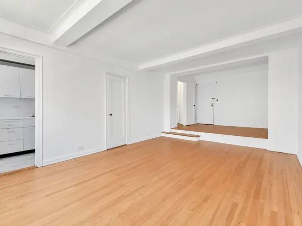 10 Park Avenue 9E image 2 of 11