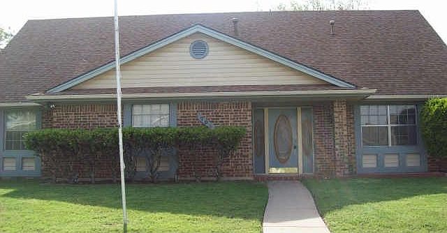 1st image of 702 Rollingwood Dr