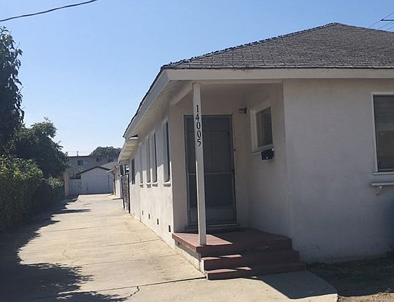 3rd image of 14005 Doty Ave