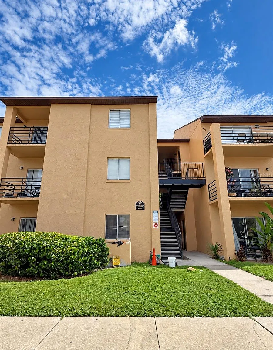 2 bed, 934 sqft, $1,200 — Photo 1
