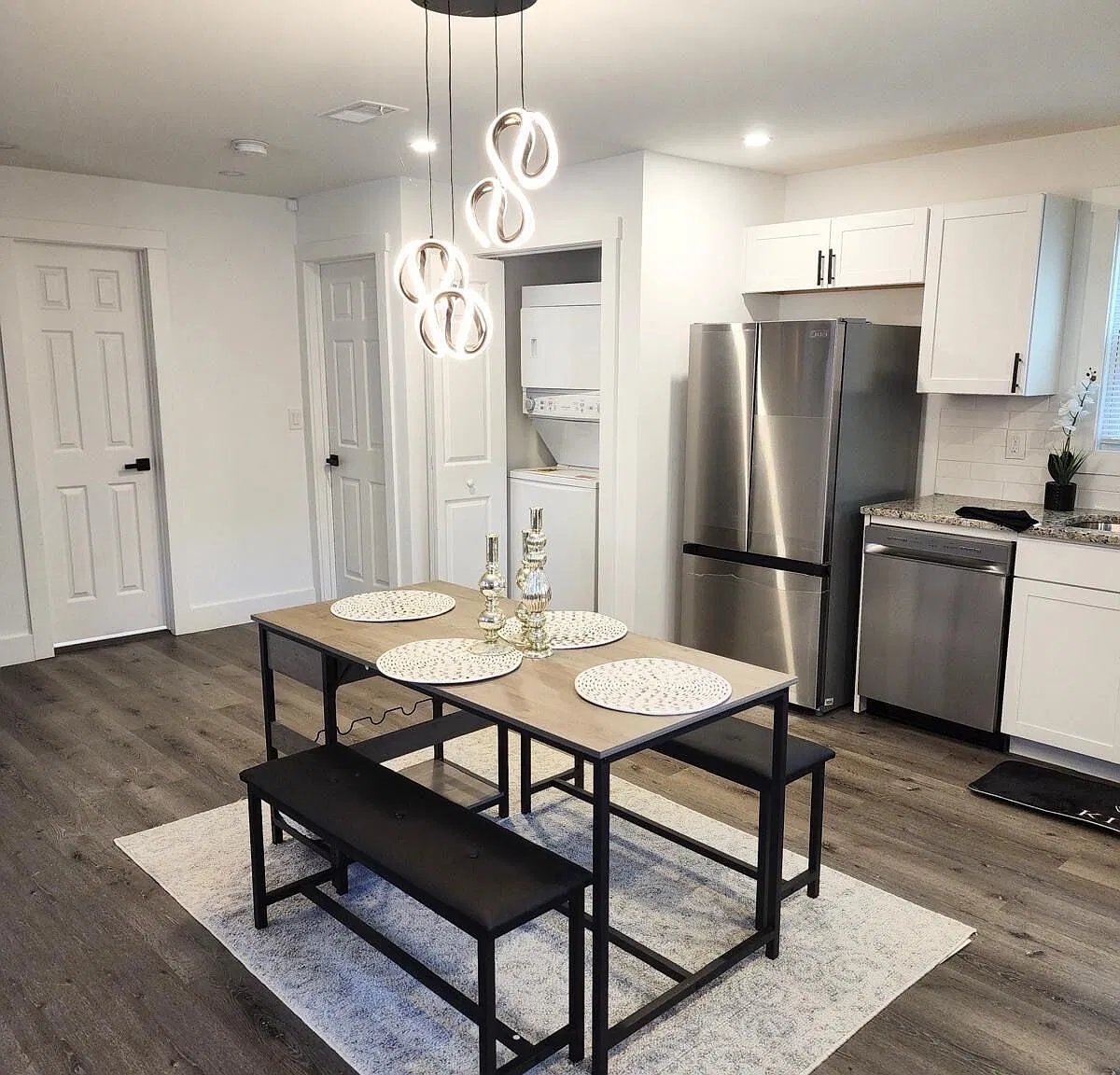 3 bed, 2.0 bath, $2,300 — Photo 2