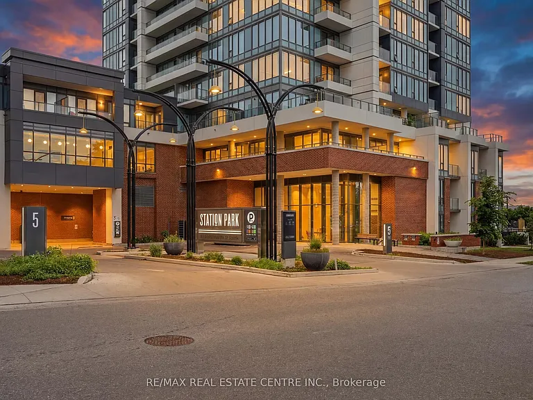 15 Wellington St S #2912 — Photo 1