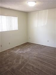 4th image of 1064 Redwood Ave APT 4