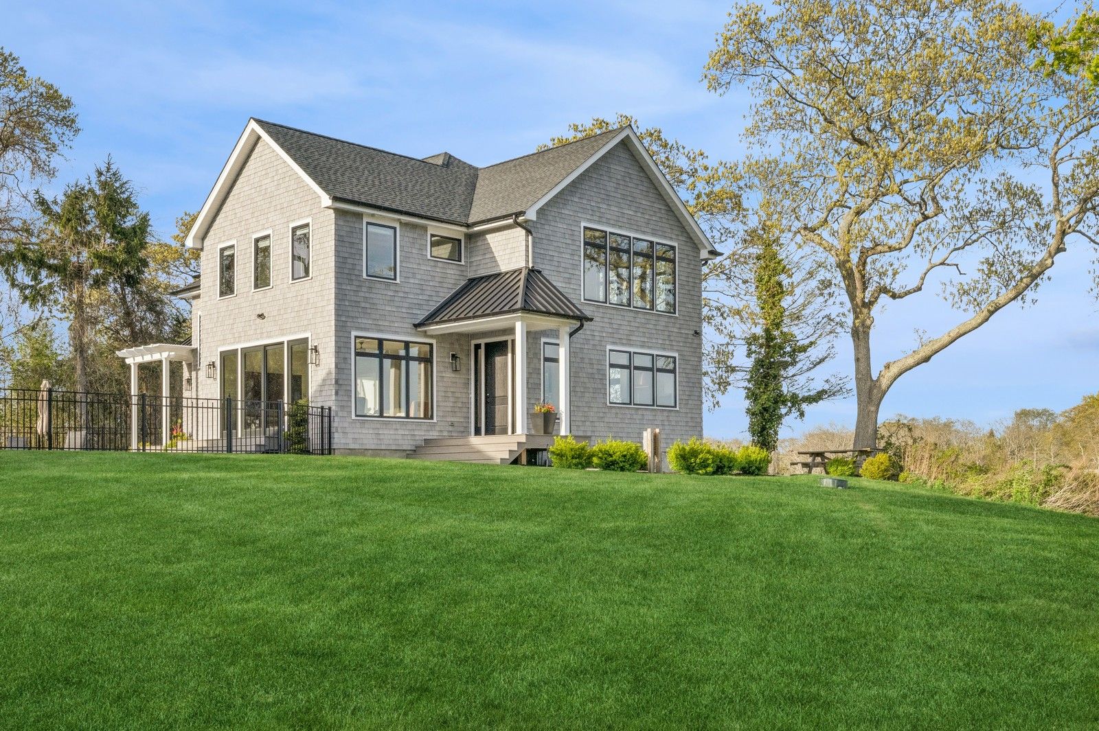  pristine grounds