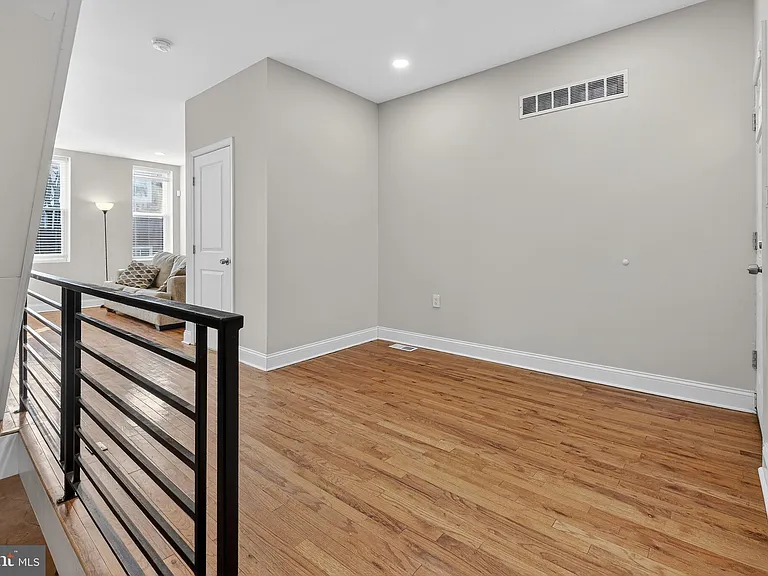 2543 Nicholas St — Photo 13