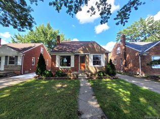 21325 Bournemouth St, Harper Woods, MI