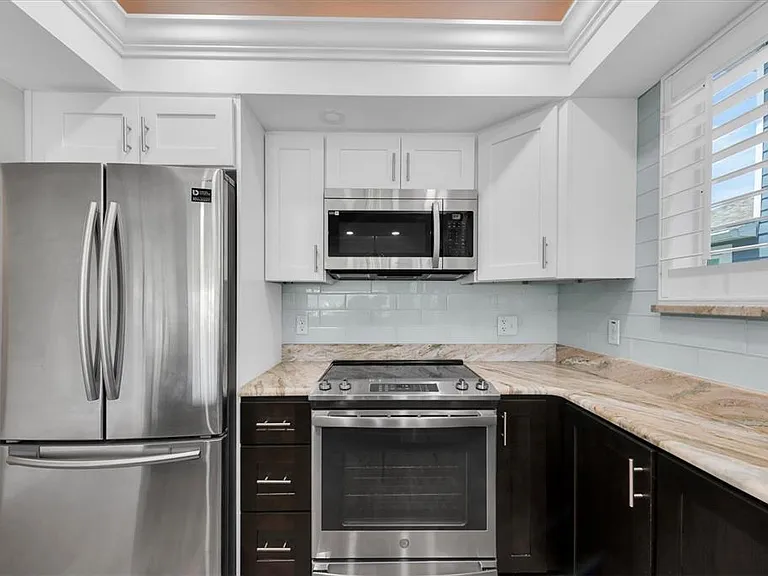 802 Hidden Harbour Dr — Photo 10