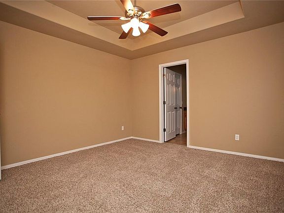 5th image of 805 E Southern Trace Dr