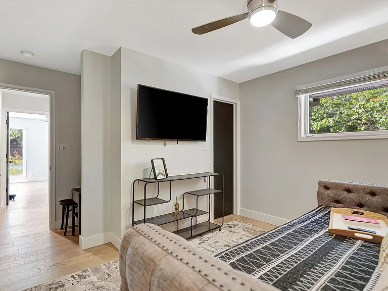 102 Greencroft Dr — Photo 41
