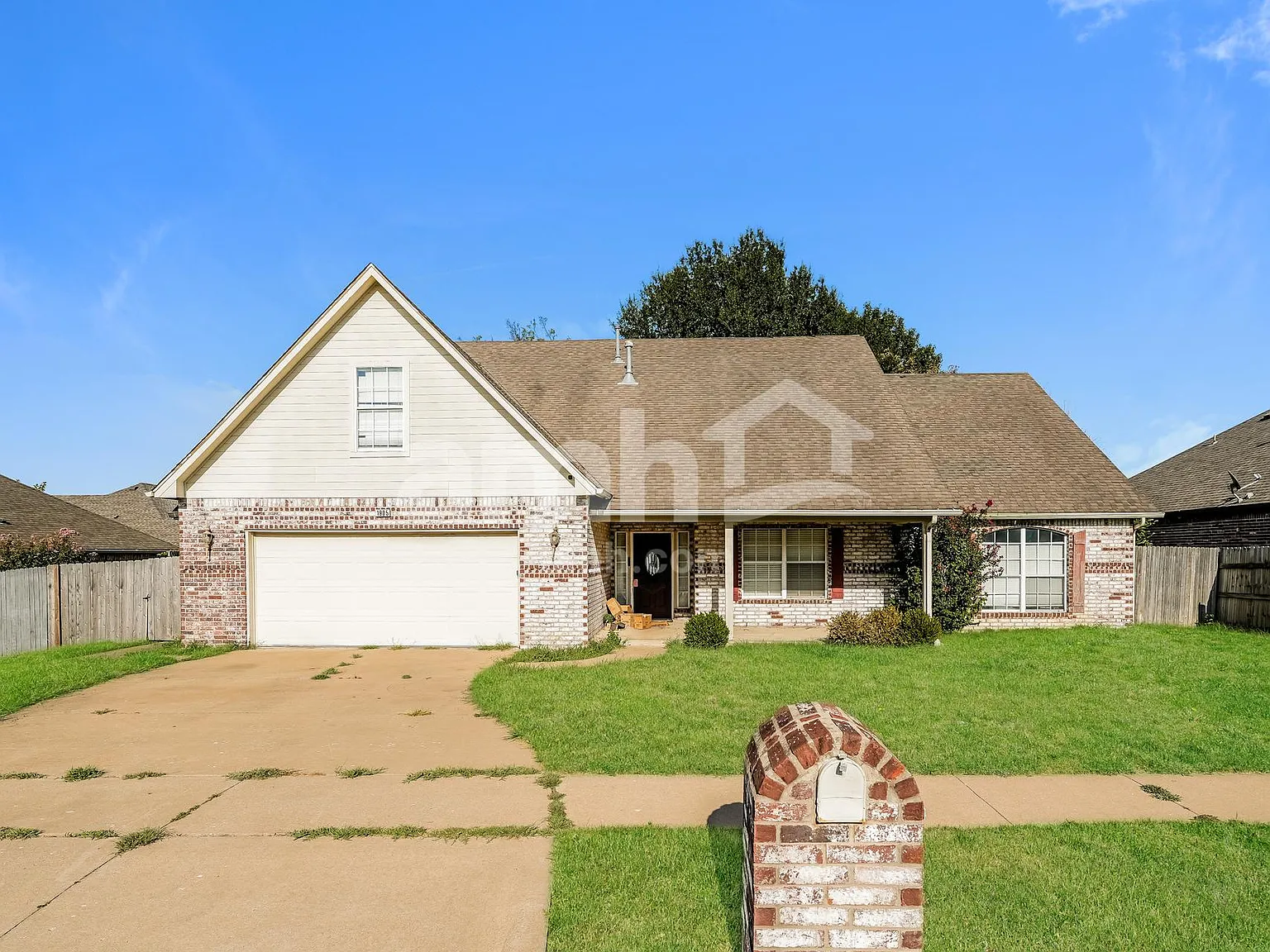 4 bed, 3.0 bath, 2406 sqft, $2,315 — Photo 1