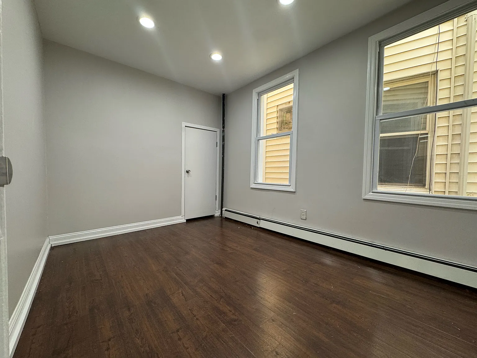 3 bed, 1000 sqft, $2,350 — Photo 3
