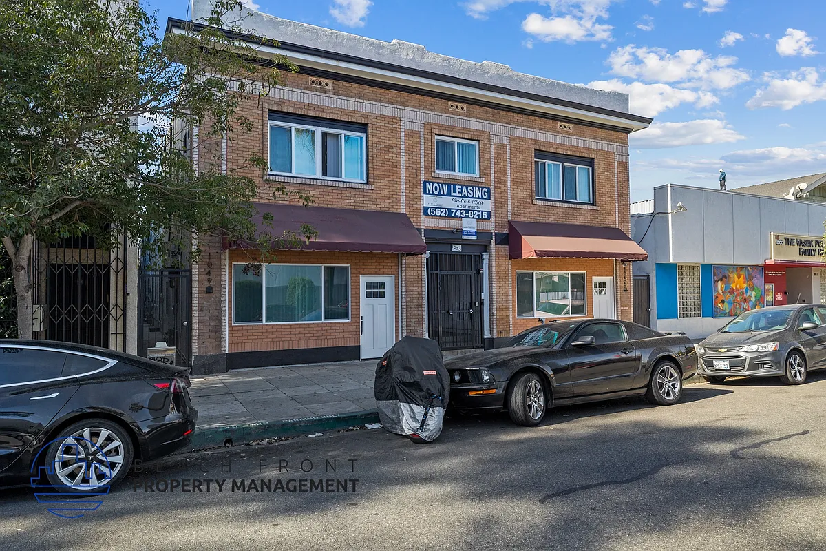 Building Photo - 1049 Pine Ave #1053