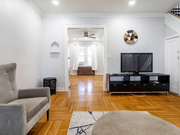541 E 55th St, Brooklyn, NY 11203
