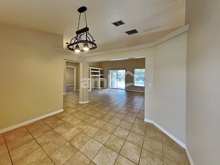 10222 Summer Elm Ave — Photo 6