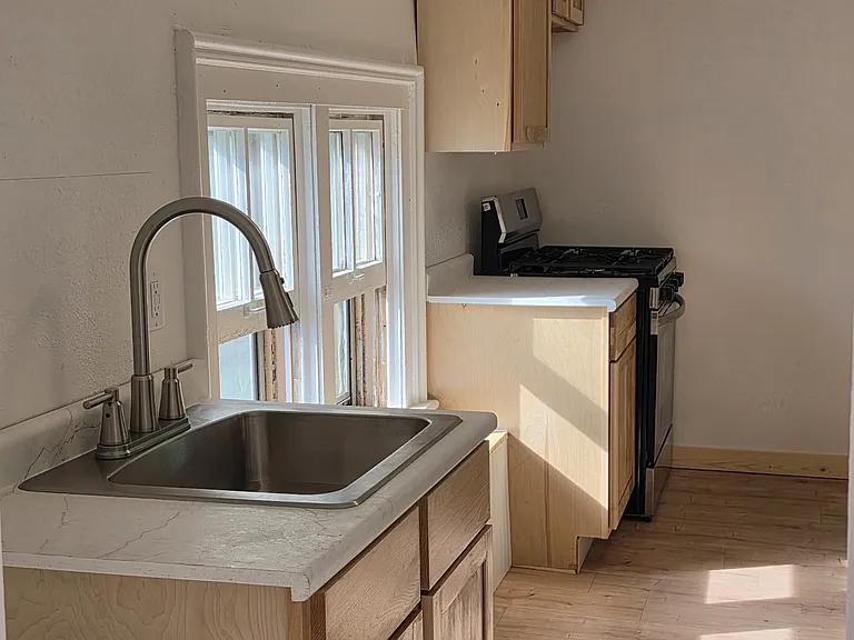 416 N Horsman St #5 — Photo 1